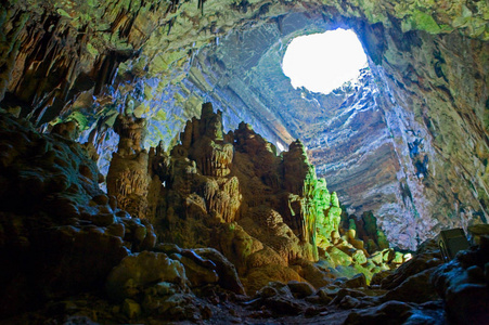 卡斯泰拉纳的洞穴