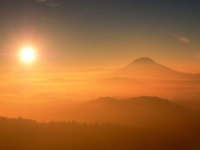 黎明破晓前图片