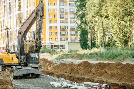 挖掘机工作以外道路上