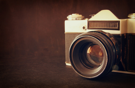 相机的选择图片-相机的选择素材-相机的选择插画-摄图新视界