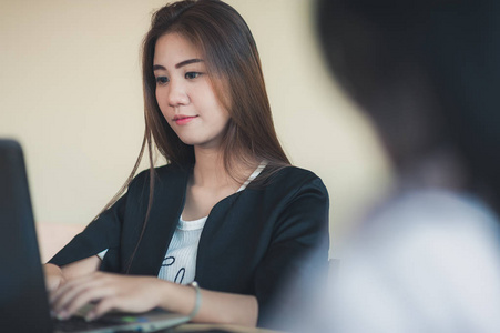 工作日的商务人士生活方式照片