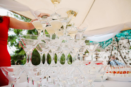 鸡尾酒的金字塔图片