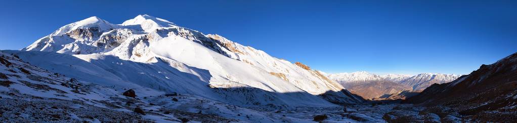 布尔纳雪山, 全景从 Thorung La