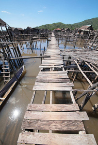 破碎的 Mengkabong 村