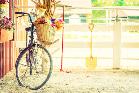 自行车上篮鲜花
