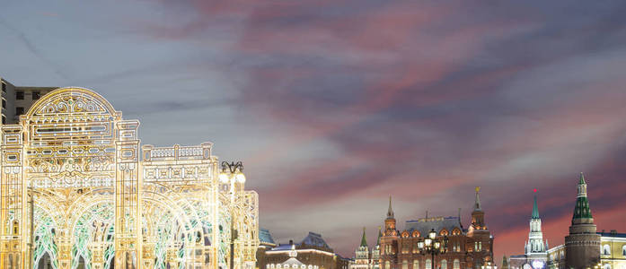 圣诞节和新年假期照明在晚上, 克里姆林宫在莫斯科, 俄罗斯