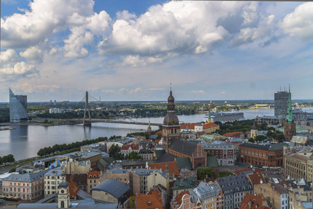 鸟瞰图里加中心从圣伯多禄教堂， 拉脱维亚