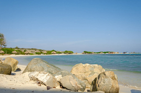 从婴儿海滩阿鲁巴岛上的风景