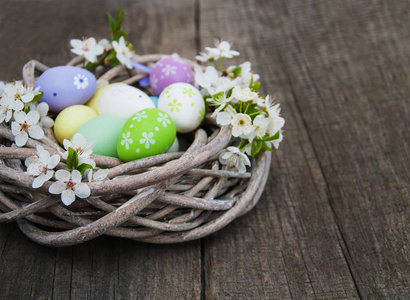 复活节彩蛋和春天开花