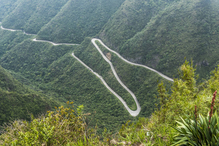 塞拉的蜿蜒道路做里约热内卢做拉斯特罗