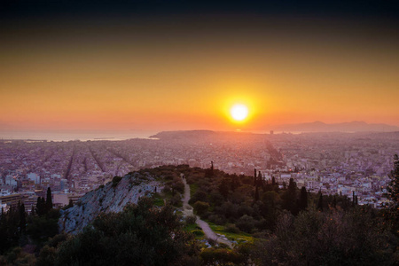 希腊日落时鸟瞰雅典
