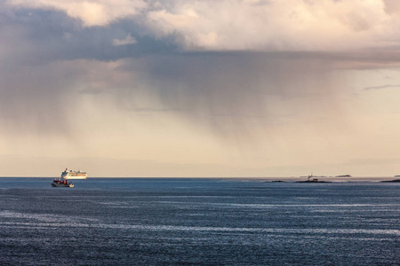 大海上空的雨云