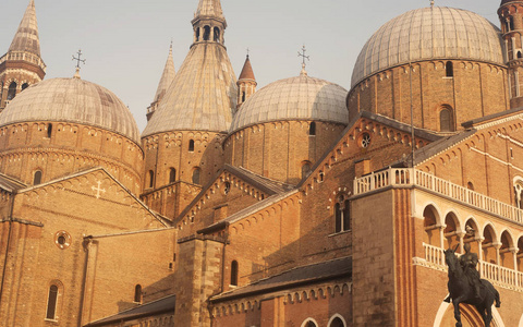 美丽的意大利的建筑学与教会的看法