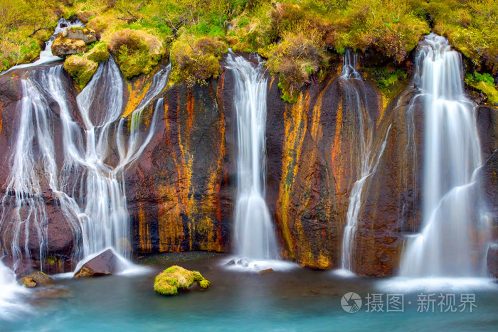 Hraunfossar 瀑布的细节