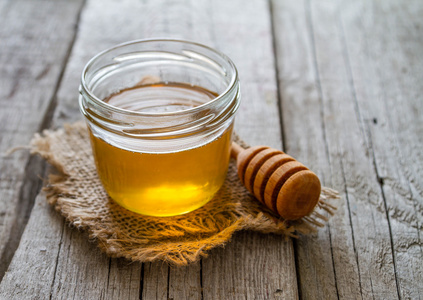 蜂蜜中的玻璃罐和北斗七星图片