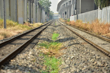 铁路轨道的长度。铁路火车铁轨特写