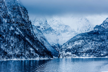 在冬天的挪威峡湾图片