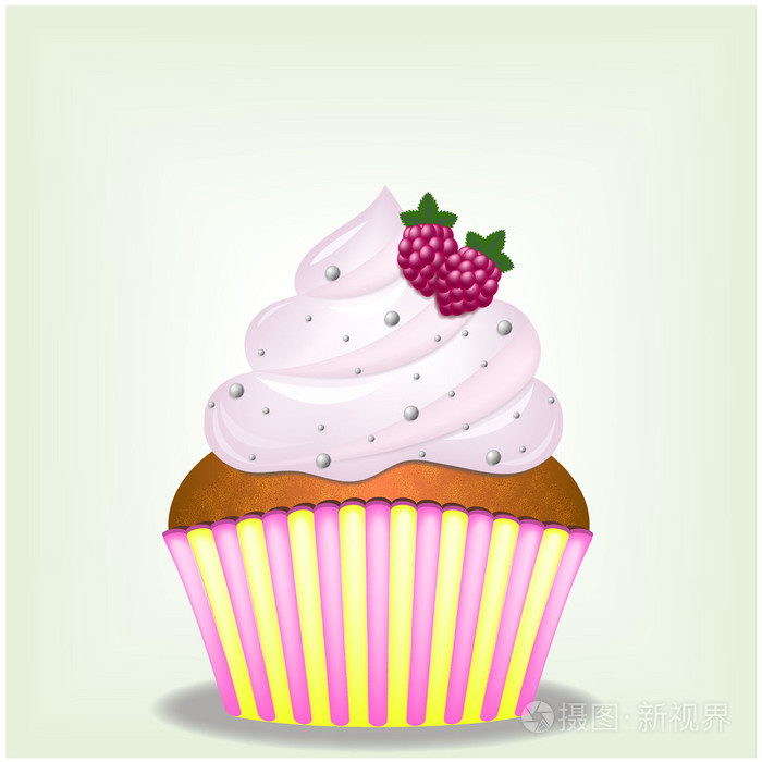 美味粉色奶油 Yammy 小蛋糕有糖果和覆盆子的浆果