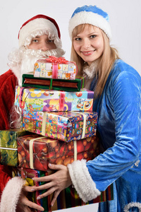 圣诞老人和雪姑娘的礼物图片
