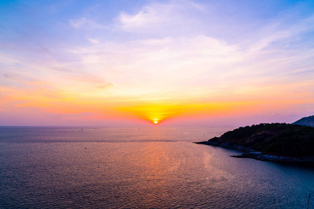 美丽的黄昏日落天空与海和海