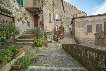 在意大利的中世纪小镇狭窄的街道