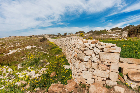 Mnajdra 寺内的 Qim 巨情结。Qrendi 附近的古城墙, 马耳他。联合国教科文组织世界遗产遗址