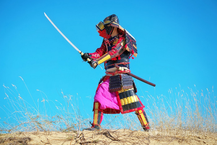 用剑的武士服装的人.原始的字符照片-正版商用图片0fptaj-摄图新视界