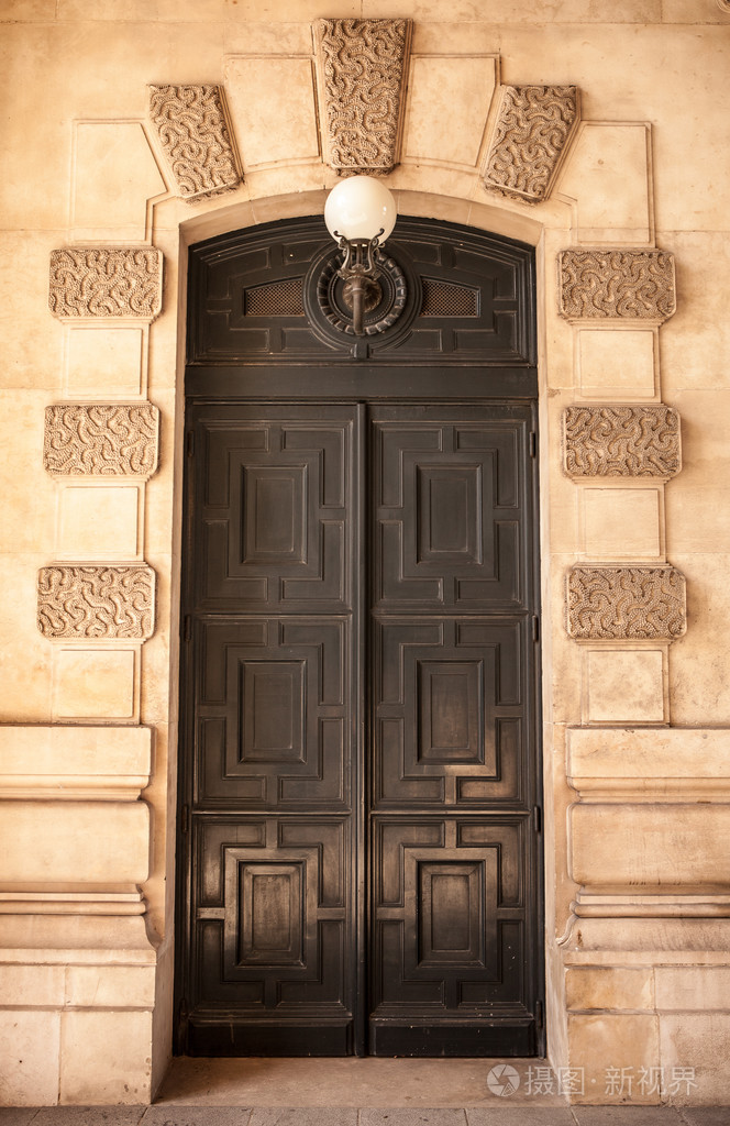 古色古香的殿门