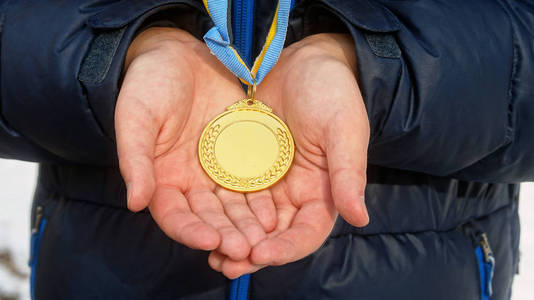 奖牌手图片