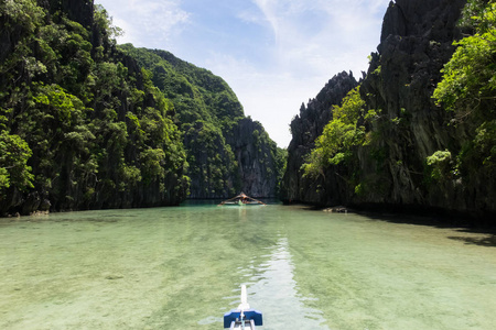 海中的岩石形成El Nido, 巴拉望, 菲律宾