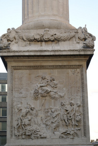 英国伦敦大火纪念碑的雕塑图片