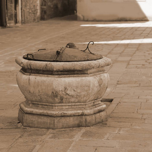 古石井在威尼斯的一个棕褐色色调