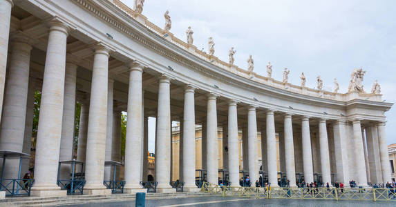 在彼得斯广场在罗马梵蒂冈列