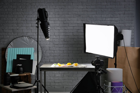 摄影工作室与专业照明设备为射击食物