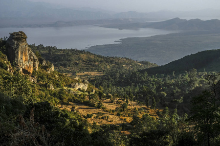 从公路到 Dorze 村到长袍湖的景色。埃塞俄比亚