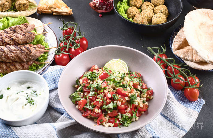 阿拉伯食品的选择中东菜清真食品顶部视图