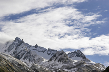 新雪 Ahrntal 谷在初夏