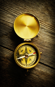 古董黄铜指南针