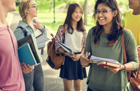 不同学生学习户外