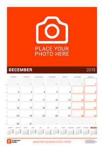 2019年12月。2019年的挂历。矢量设计打印模板与地方为相片和年日历。星期 sarts 在星期一