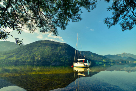 阳光明媚的夏日清晨 Grundlsee