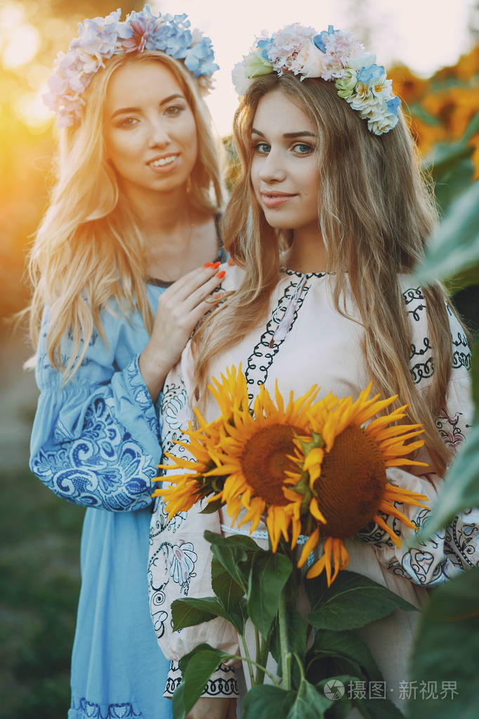 女孩和向日葵