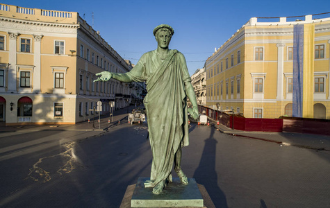 无人驾驶飞机拍摄的黎塞留敖德萨公爵照片