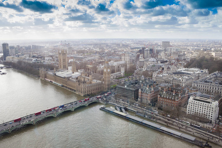伦敦城。与大本和泰晤士河的鸟瞰图