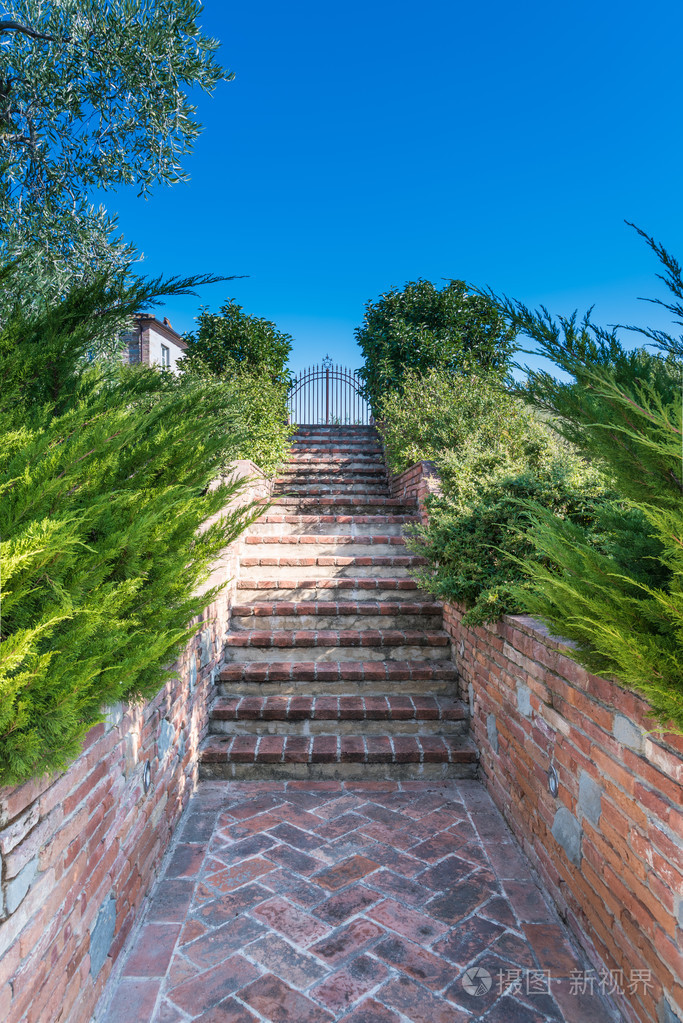 科尔托纳在乡下楼梯与花园