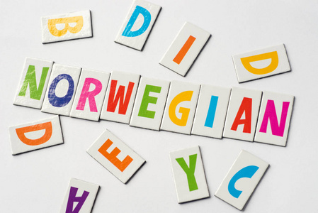 词挪威语由五颜六色的信件制成