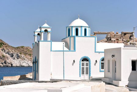 希腊基克拉迪群岛 Firopotamos 渔村蓝色白色东正教教堂