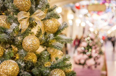 在商场里的圣诞树装饰
