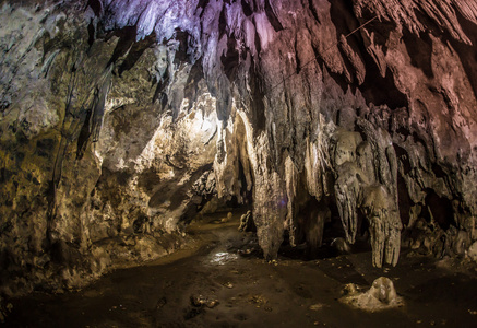 Sappong 美的 Lod 洞穴