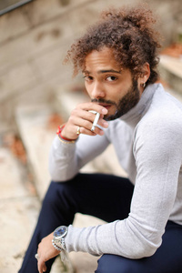 黑白混血儿男孩图片